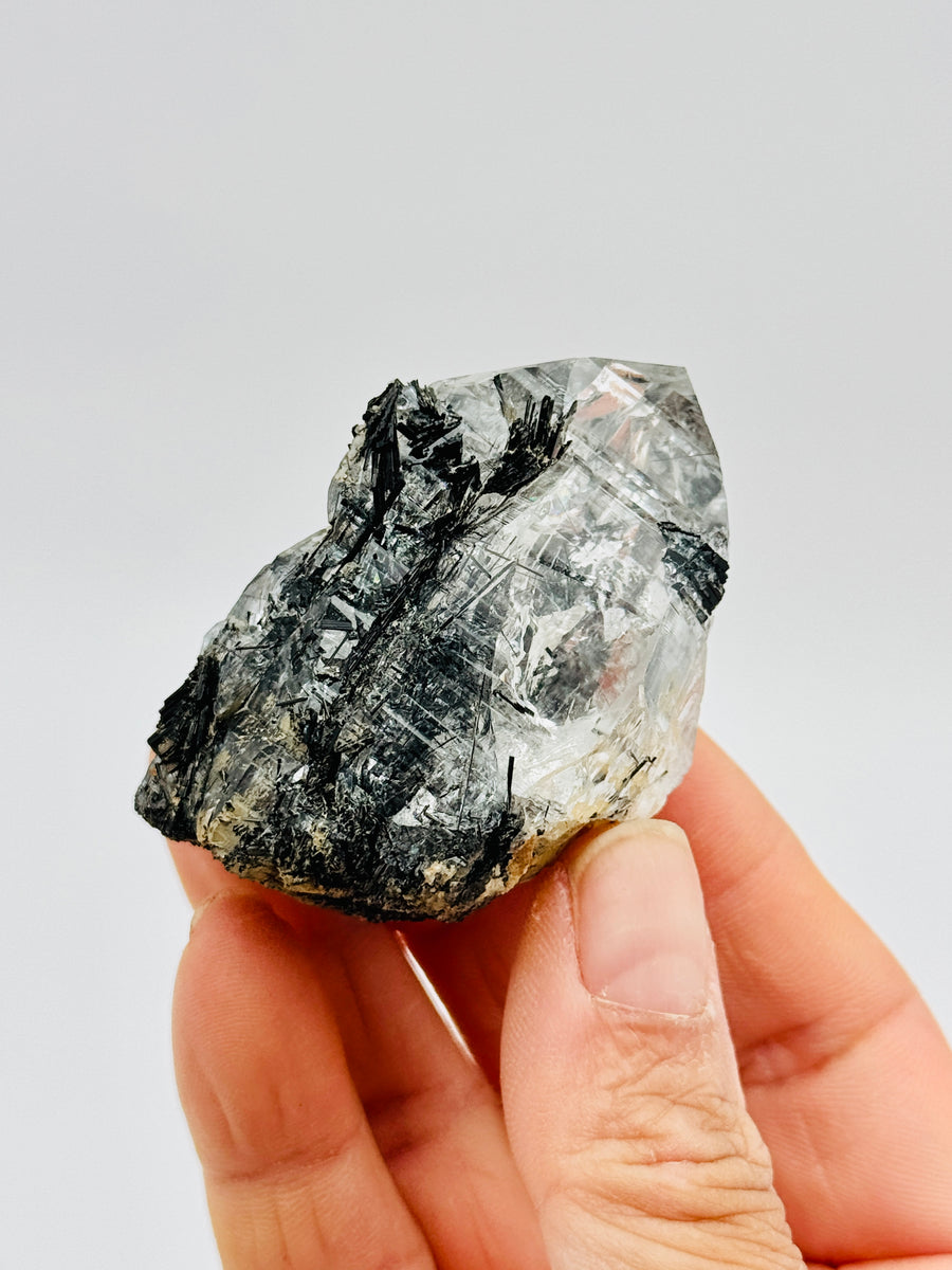 High Quality Raw Tourmalinated Quartz