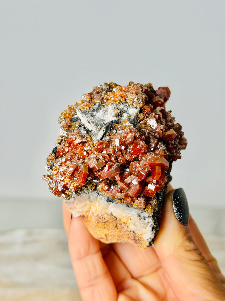 Vanadinite on Barite with Goethite
