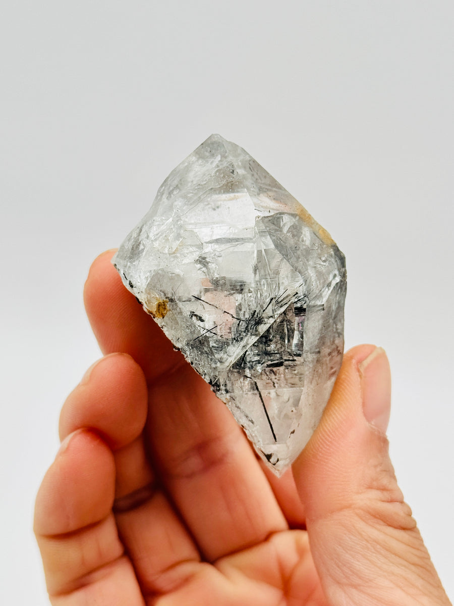 High Quality Raw Tourmalinated Quartz