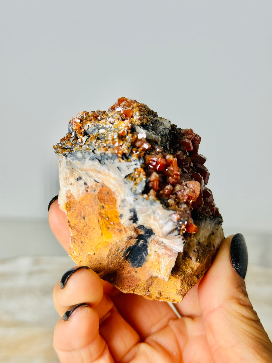 Vanadinite on Barite with Goethite