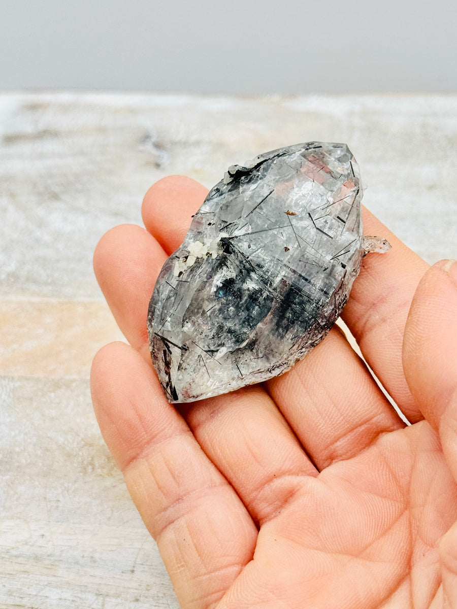 High Quality Raw Tourmalinated Quartz