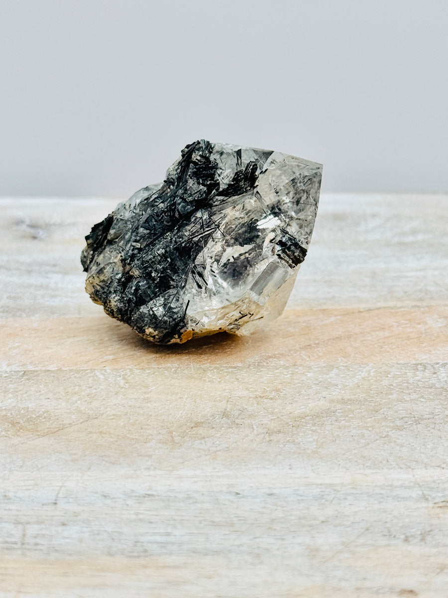 High Quality Raw Tourmalinated Quartz