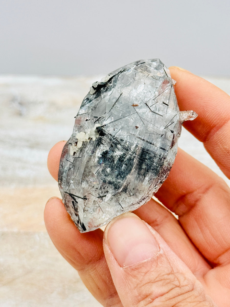 High Quality Raw Tourmalinated Quartz