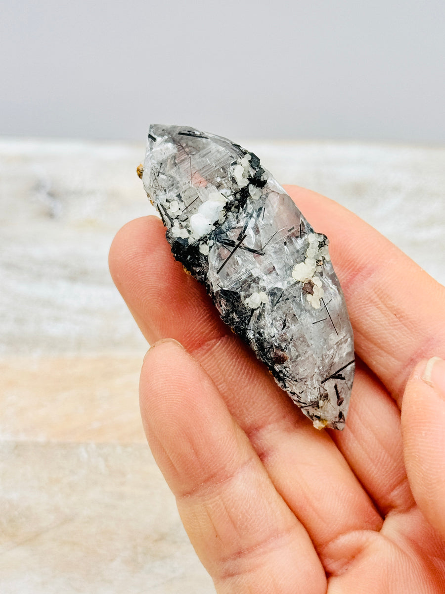 High Quality Raw Tourmalinated Quartz