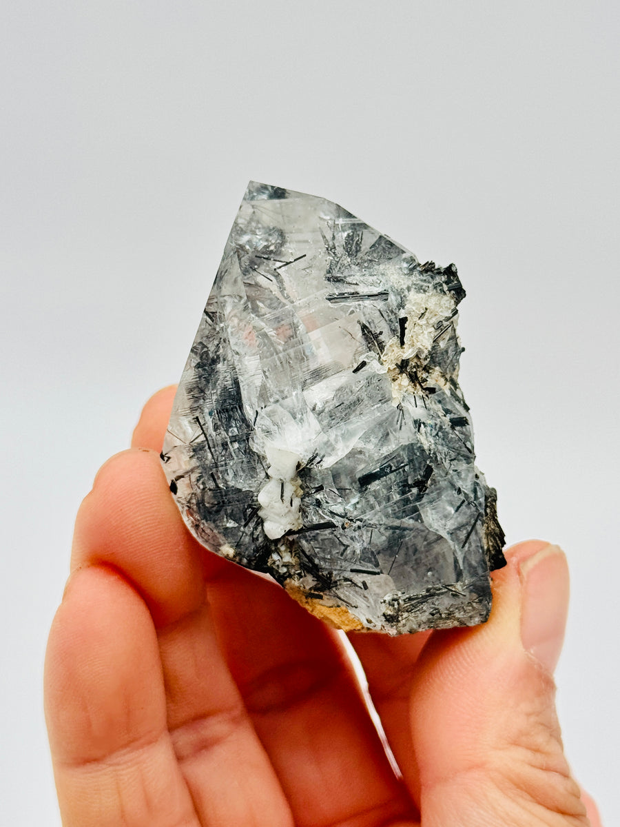 High Quality Raw Tourmalinated Quartz