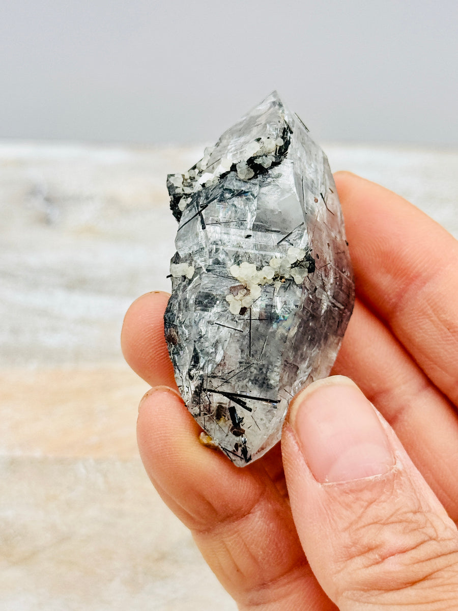 High Quality Raw Tourmalinated Quartz