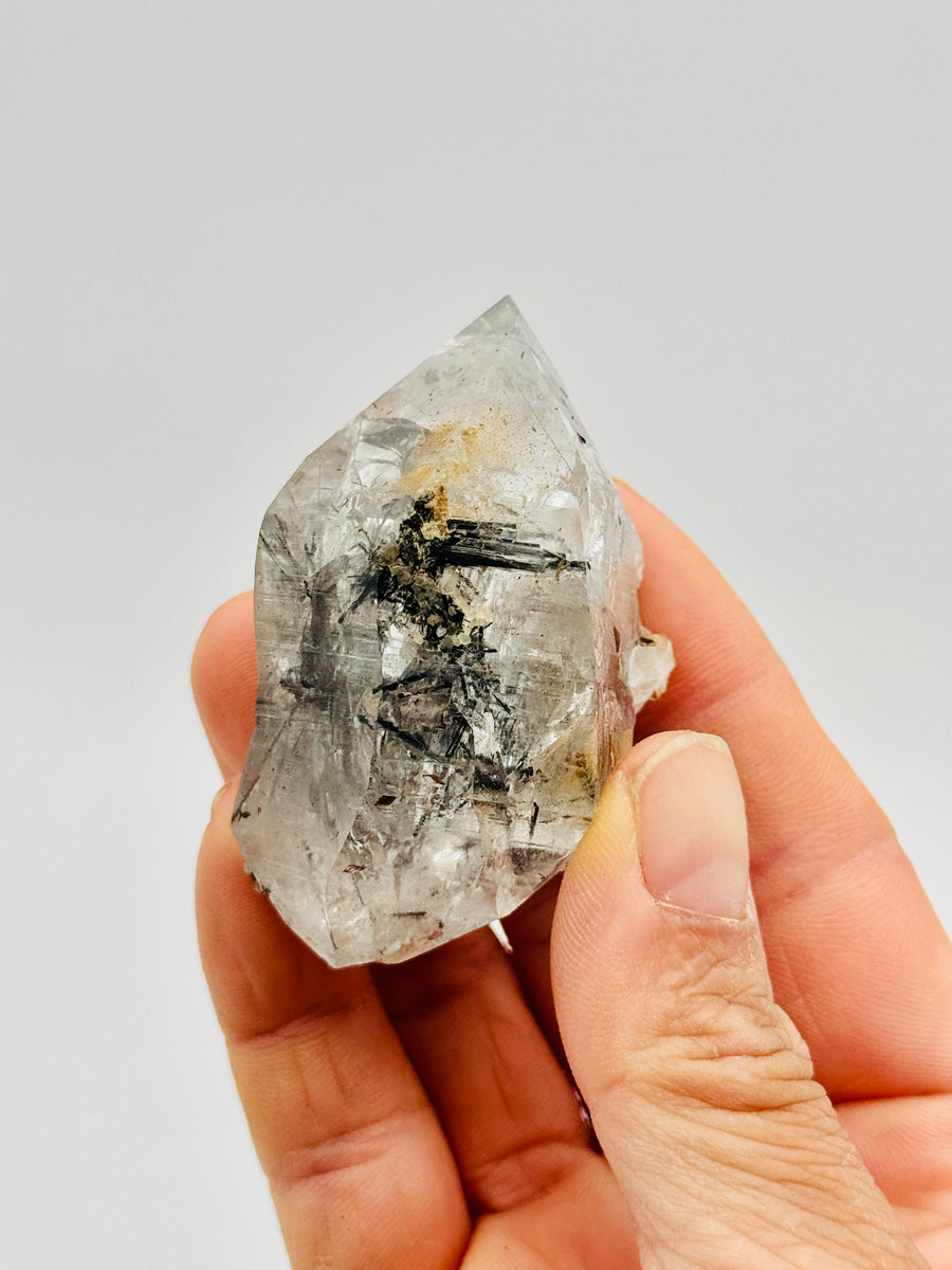 High Quality Raw Tourmalinated Quartz