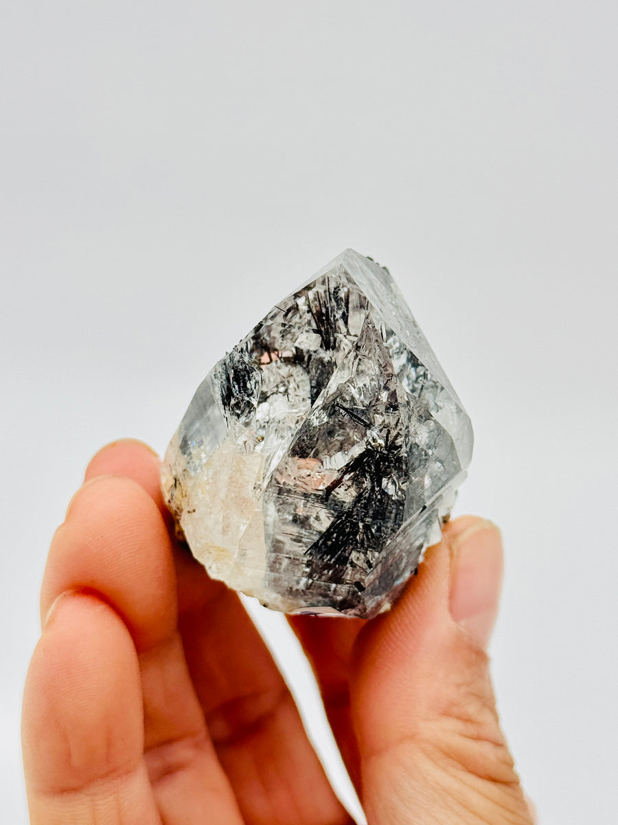High Quality Raw Tourmalinated Quartz