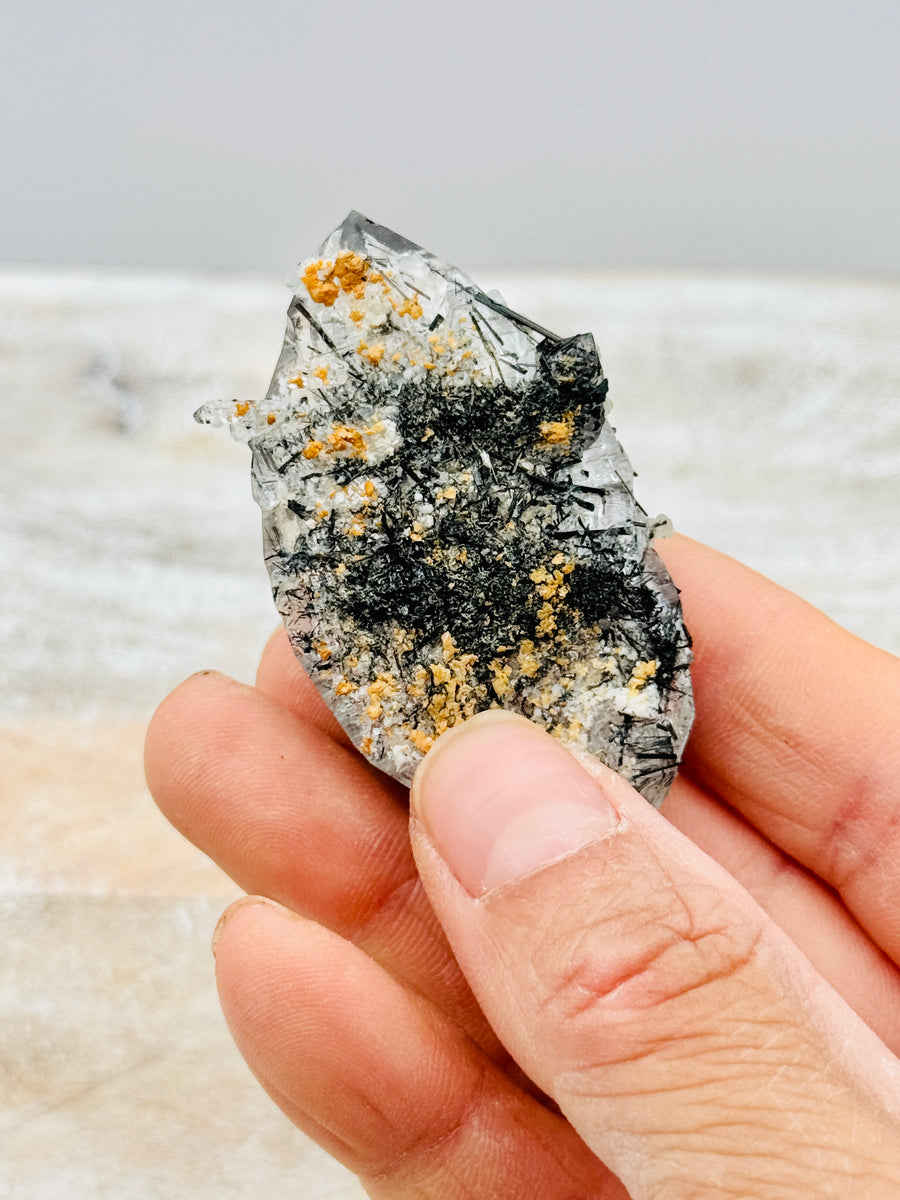 High Quality Raw Tourmalinated Quartz