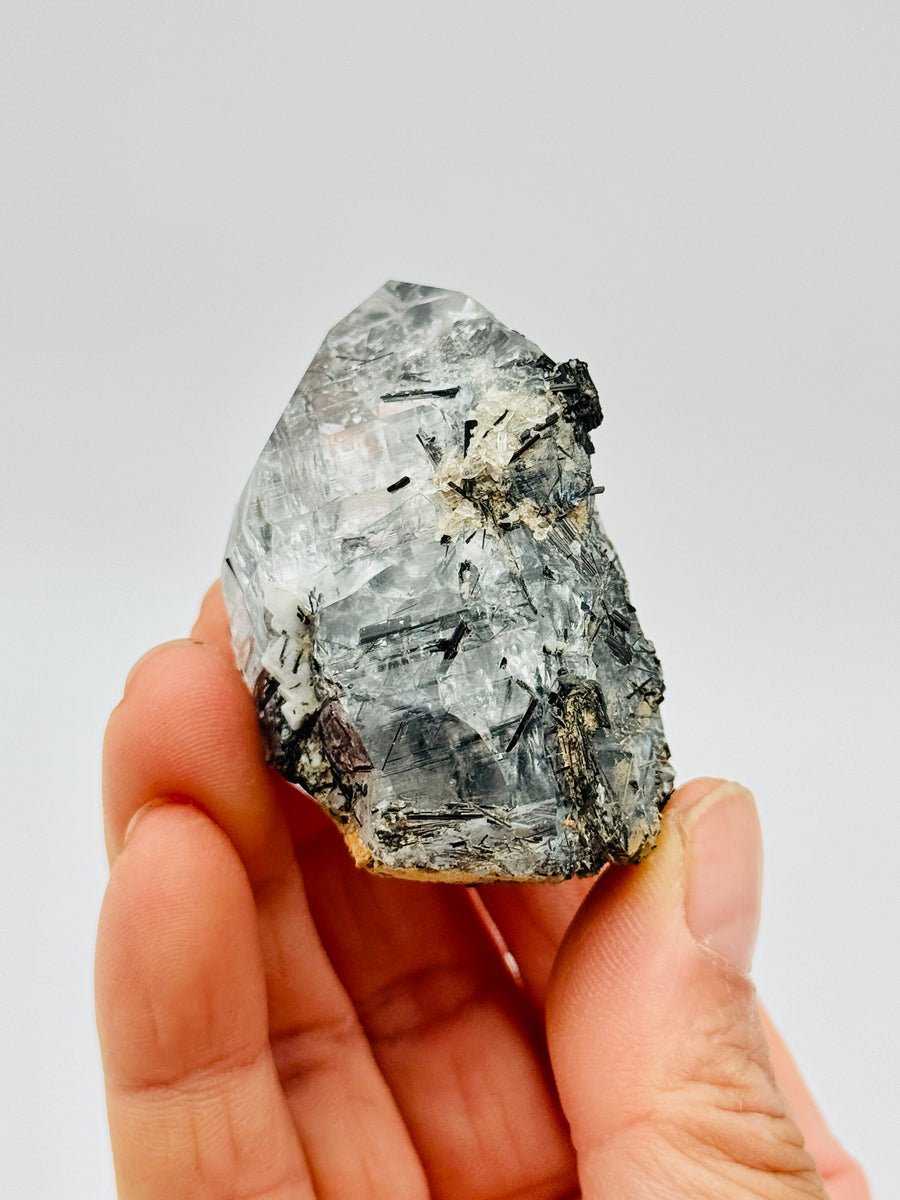 High Quality Raw Tourmalinated Quartz