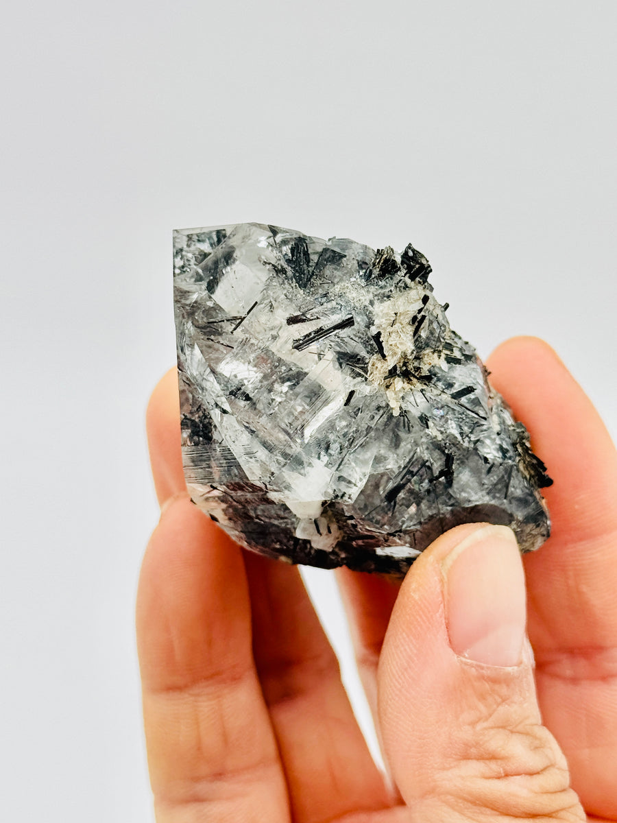 High Quality Raw Tourmalinated Quartz