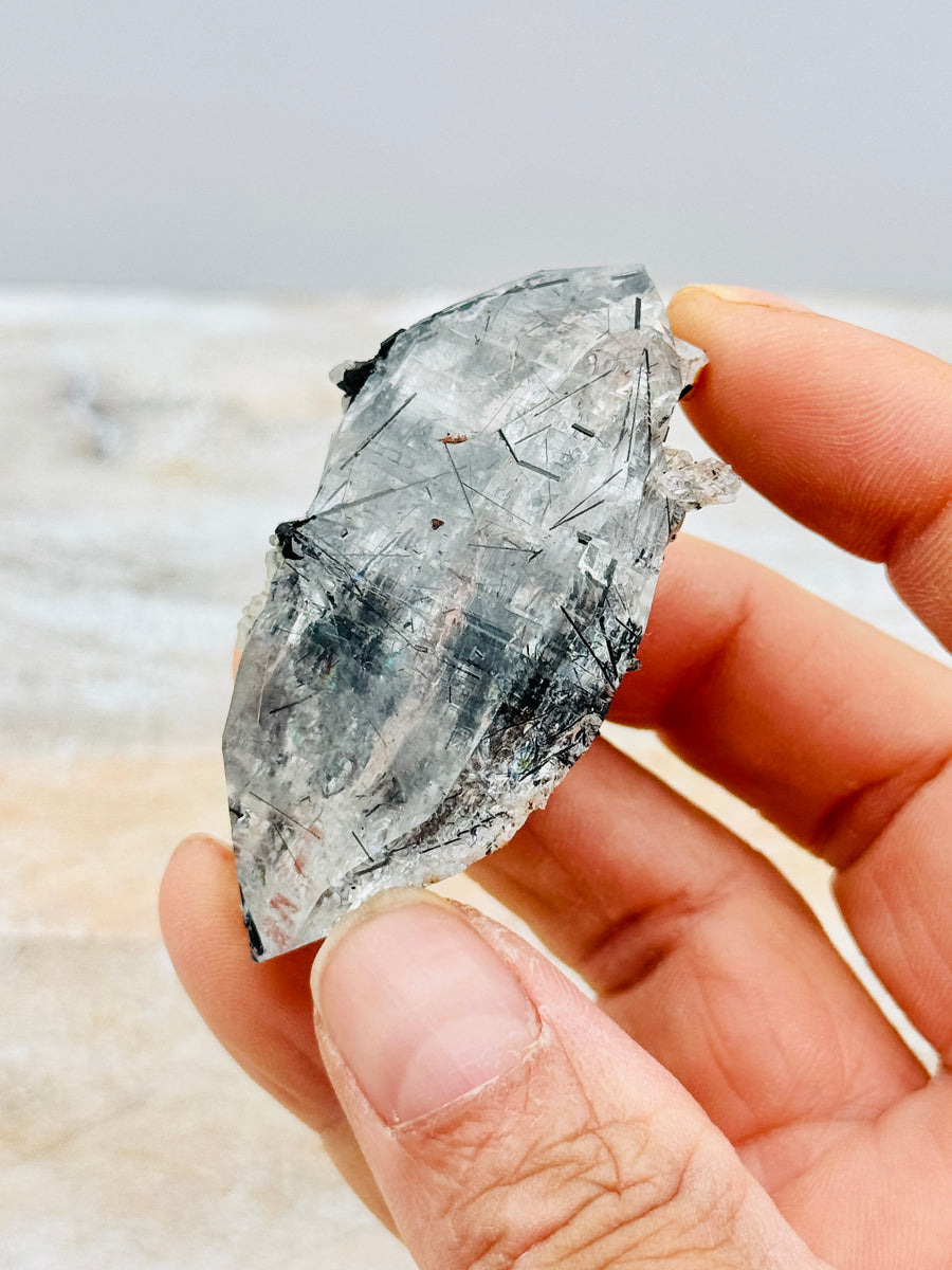 High Quality Raw Tourmalinated Quartz