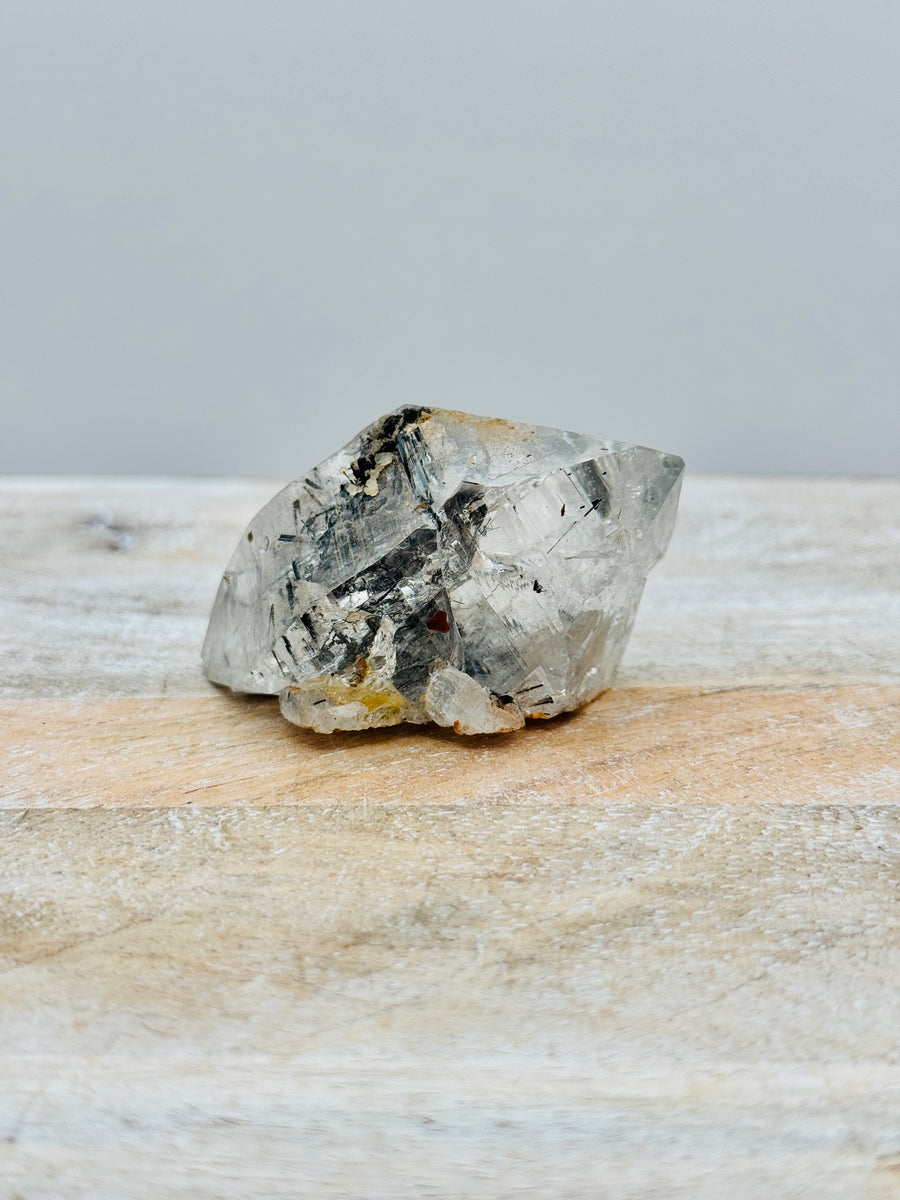 High Quality Raw Tourmalinated Quartz