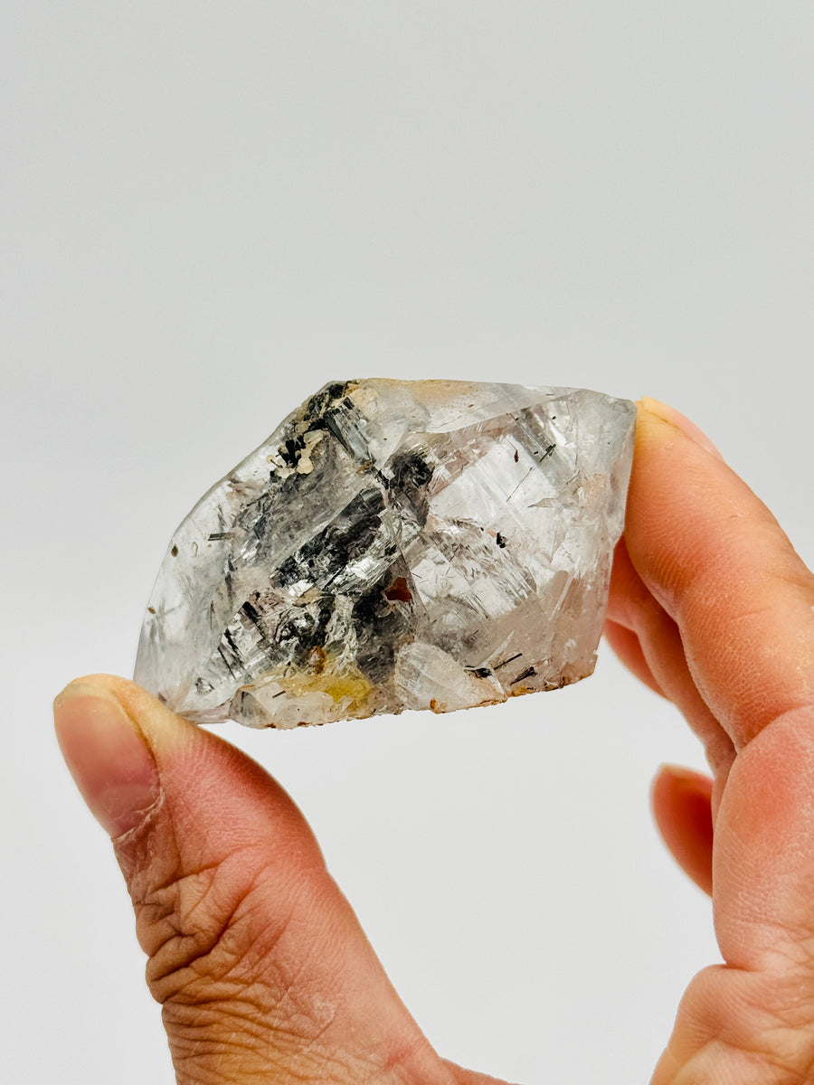 High Quality Raw Tourmalinated Quartz