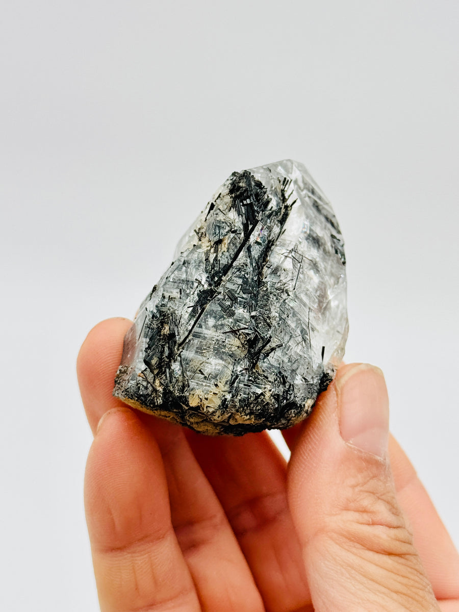 High Quality Raw Tourmalinated Quartz